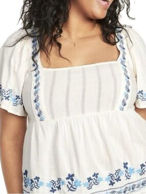 Old Navy Floral Embroidered Top